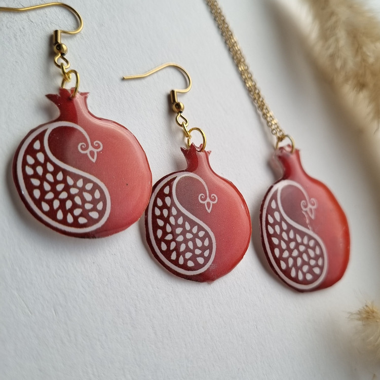 گردنبند و گوشواره انار شب یلدا رزینی بسیار سبک نشکن اتصالات و زنجیر استیل رنگ ثابت