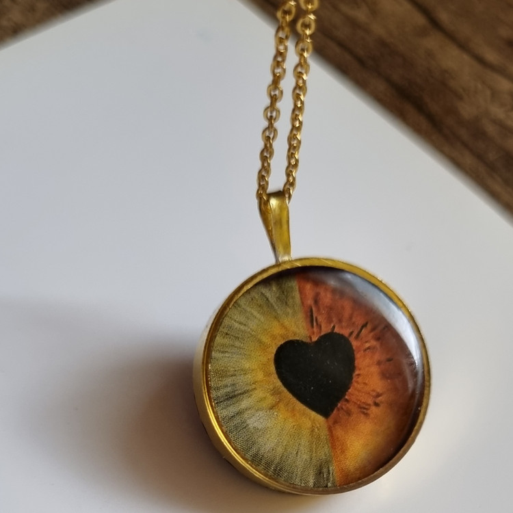 گردنبند چشم یار رزینی فریم برنجی رنگ ثابت زنجیر استیل رنگ ثابت قابل سفارش در طرح های مختلف