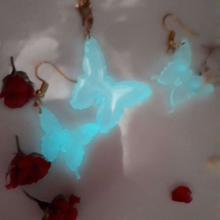 گردنبند و گوشواره پروانه شبتاب،سبک و نشکن،همرا زنجیر استیل طلایی ضد زنگ،اکسسوری خاص